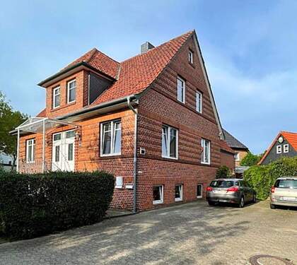 Hofseite - 6 Zimmer Mehrfamilienhaus, Wohnhaus zum Kaufen in Wedemark