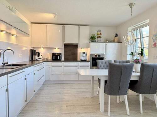 Küche mit Einbauküche - 