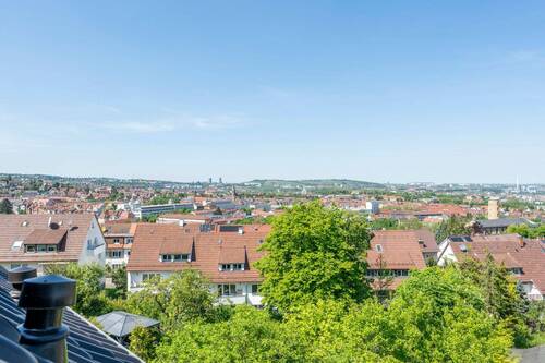 Aussicht Dachgeschoss - 1 Zimmer Mehrfamilienhaus, Wohnhaus zum Kaufen in Stuttgart