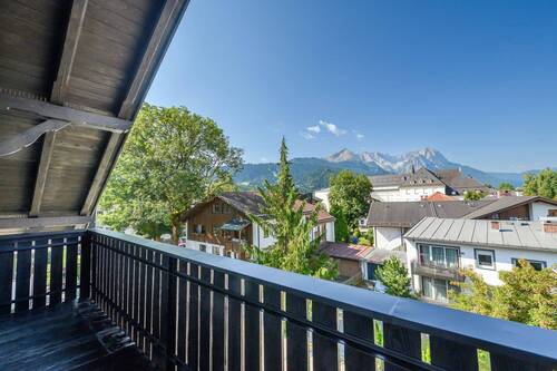 Blick auf das Wettersteinmassiv - 3 Zimmer Etagenwohnung in Garmisch-Partenkirchen