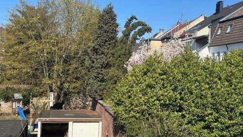 Blick vom Balkon - Moderne 3-Zimmer-Wohnung mit Balkon, Aufzug und Garage