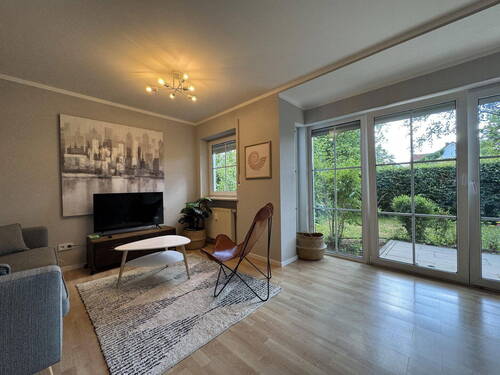 Wohnzimmer - Helle 2-Zimmer-Wohnung mit Terrasse, Garten und Garage in sehr ruhiger Lage