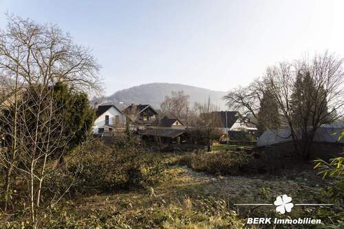 Garten mit Blick auf die Burg - 6 Zimmer Einfamilienhaus in Klingenberg am Main