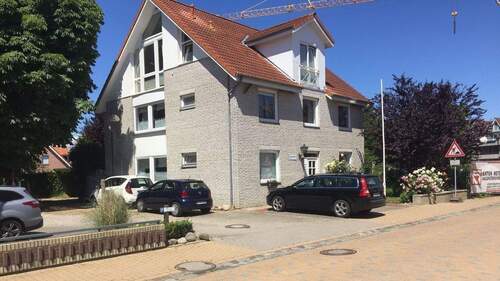 Hausansicht - Sehr schöne Wohnung in guter Lage mit Terrasse und Stellplatz