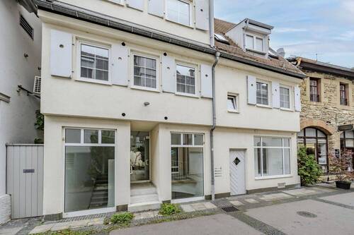 Straßenansicht 1 - 8 Zimmer Mehrfamilienhaus, Wohnhaus in Stuttgart