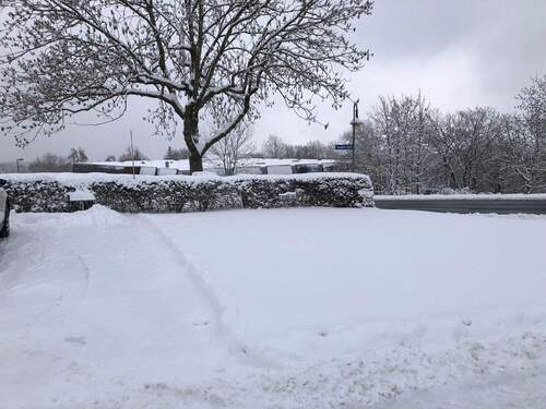 PKW Stellplatz vor dem Haus - 