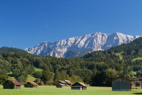 Wunderschöne Natur mit Bergblick - 