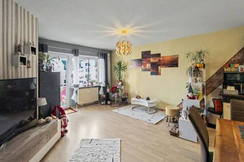Wohnzimmer - Gut geschnittene 2 Zimmerwohnung in Bob-Rox mit Stellplatz und Balkon