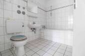 Badezimmer 2.OG Mitte rechts - 