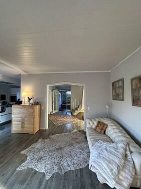 Diele mit Eingangsbereich - Bungalow mit 300,00 m&sup2; in Bad Zwischenahn zum Kaufen