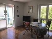 Wohnzimmer mit Blick zum Balkon.jpg - 