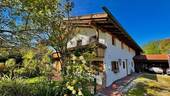 Haus Nordostseite mit Einfahrt - 