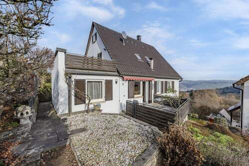 Haus in Aussichtslage - 7 Zimmer Einfamilienhaus zum Kaufen in Stuttgart