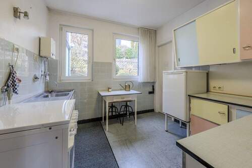 Küche mit Vorratsraum - 