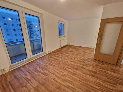 Wohnzimmer - 3 Zimmer Etagenwohnung in Magdeburg