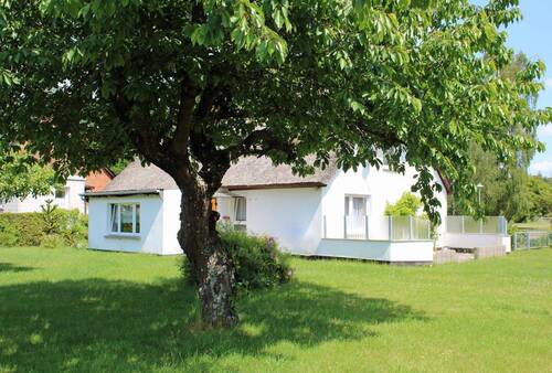Bild 1 - Ein Haus als Familiensitz in Mitten von Fuhlendorf am Bodstedter Bodden - in der Nähe von RDG