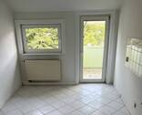 Küche mit Zug. Balkon-q - Etagenwohnung mit 105,00 m² in Erfurt zur Miete