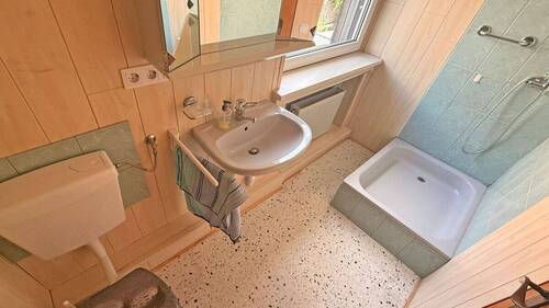 Badezimmer 3 Dachgeschoss Haupthaus - 