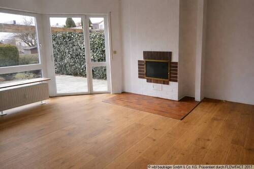 Wohnbereich (Boden KI bearbeitet) - 