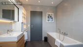 Wohnung im Obergeschoss - Bad KI homestaging - 