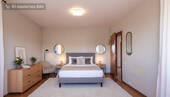 Wohnung im Obergeschoss - Schlafzimmer KI homestaging - 