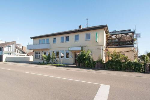 Straßenansicht - 4 Zimmer Mehrfamilienhaus, Wohnhaus zum Kaufen in Haßloch