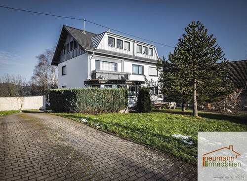 Vorderansicht - Waldbreitbach OT: Mehrfamilienhaus mit 3 Einheiten - Ihr Investment mit Zukunft