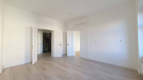 neu (8) - 