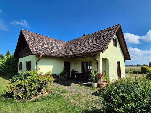 Grosse gepflasterte Terrassenfläche - Mehrfamilienhaus, Wohnhaus mit 153,00 m² in Tauche OT Lindenberg zum Kaufen