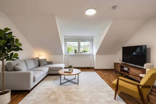 Wohnzimmer - 4 Zimmer Etagenwohnung zum Kaufen in Stuttgart