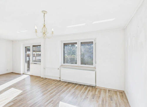 Wohnzimmer EG mit Blick zur Terrasse - 