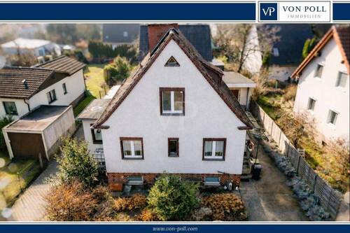 Titelbild - Raumwunder mit Kamin: Modernisiertes Einfamilienhaus mit 5 Räumen in ruhiger Lage