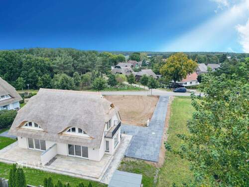 1EE35E1D-777E-4FAD-B9DF-EC0632017A48 - 