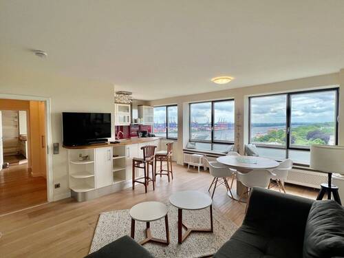 Wohn- Essbereich - Möblierte 2-Zimmer-Wohnung mit Elbblick, Balkon & Tiefgarage