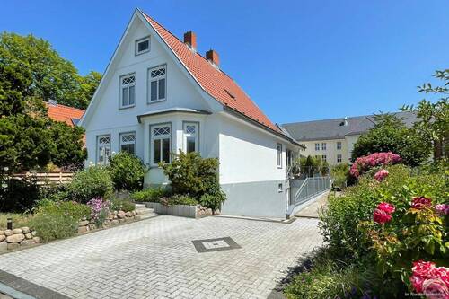 Stellplätze vor dem Haus - 