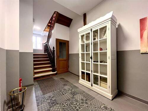 Hauseingang / Treppenhaus - 