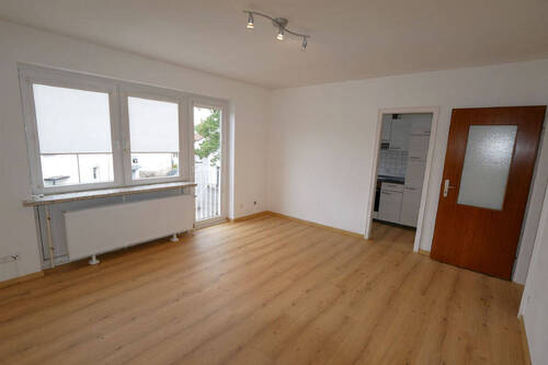 Bild1 - Frisch renovierte Single-Wohnung mit EBK und Garage in Cortendorf
