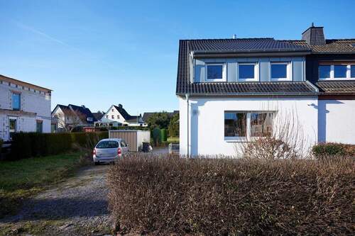 Außenansicht - Doppelhaushälfte mit 142,80 m&sup2; in Menden zum Kaufen