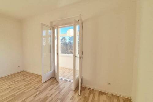 Hell mit Glastüren - Etagenwohnung mit 75,90 m&sup2; in Berlin zum Kaufen