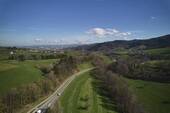 Drohnen-Blick oberhalb Grundstück nach Freiburg - 