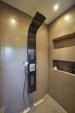 Dusche im Badezimmer OG - 