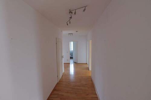 Flur Wohnung im OG - 