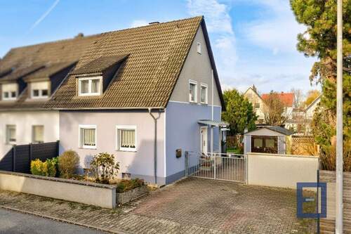 Hausansicht - 3 Zimmer Doppelhaushälfte zum Kaufen in Bischofsheim