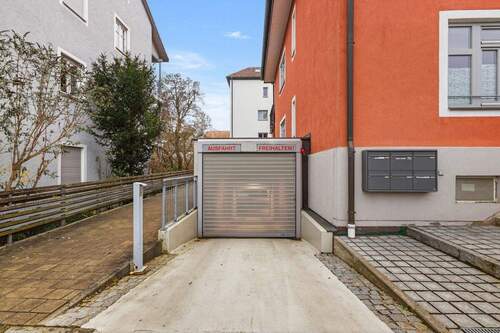 Tiefgarageneinfahrt - 