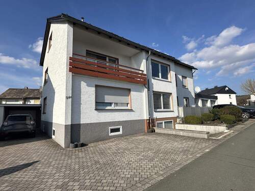 Hausansicht - 9 Zimmer Mehrfamilienhaus, Wohnhaus in Meschede