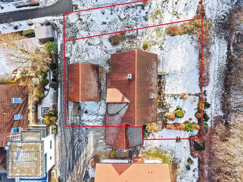 Grundstück aus der Vogelperspektive markiert - 6 Zimmer Einfamilienhaus zum Kaufen in Meckenbeuren