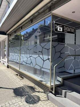 Schaufenster 1 - Ladenlokal Friseursalon in Top-Lage von Westerburg