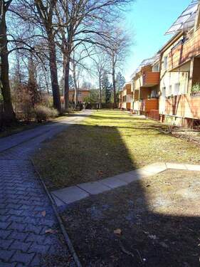 Gepflegtes Wohnhaus mit begrüntem Vorbereich - Etagenwohnung mit 73,60 m&sup2; in Berlin zum Kaufen