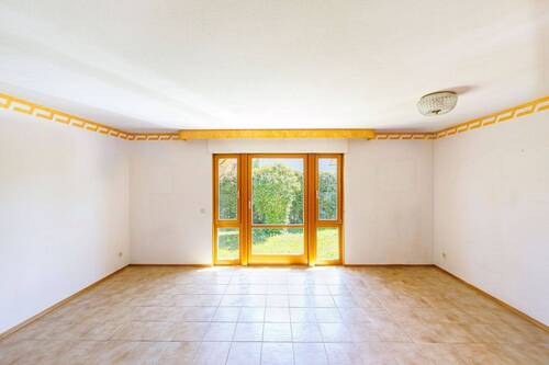 Wohnzimmer - 5 Zimmer Einfamilienhaus zum Kaufen in Kirchberg an der Jagst
