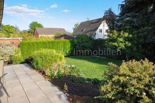 Blick von der Terrasse in den Garten - 